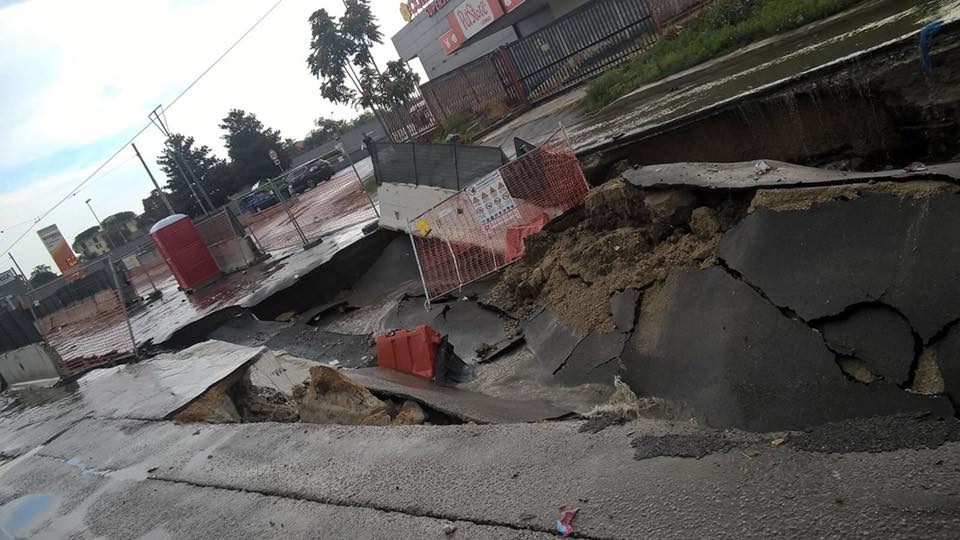 LAVORI VIA APPIA: PRIME PIOGGE SPROFONDA TUTTO, IMBARAZZANTE SILENZIO DE LUCA – DE GREGORIO