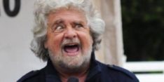 GRILLO: MA CONSIGLIERI 5 STELLE CHE NE PENSANO DI TOGLIERE IL VOTO AGLI ANZIANI?