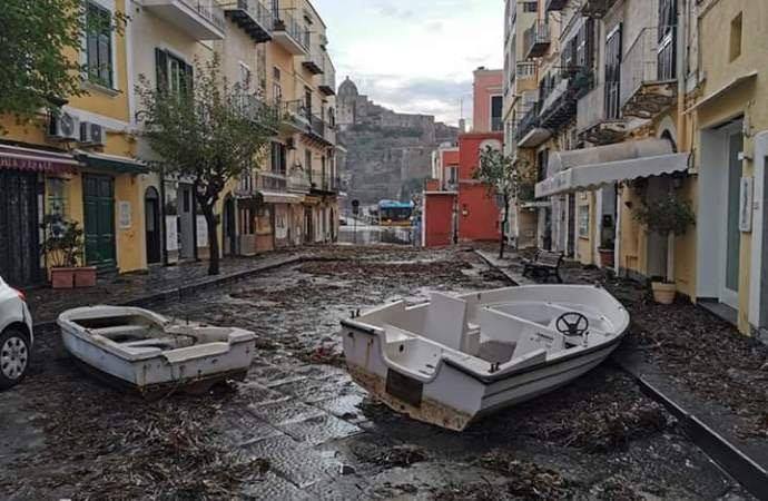 ISCHIA DEVASTATA DAL MALTEMPO, AGIRE SUBITO